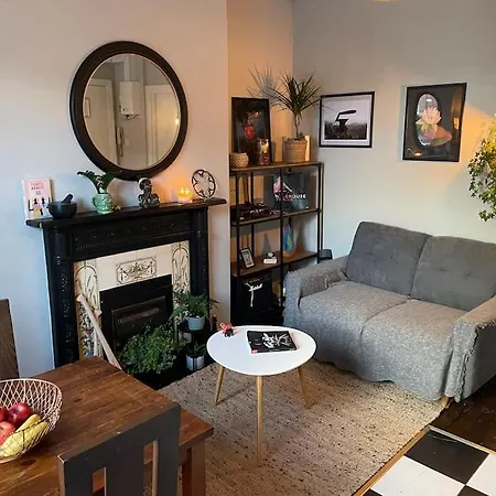 Cozy Studio Rialto Apartment *